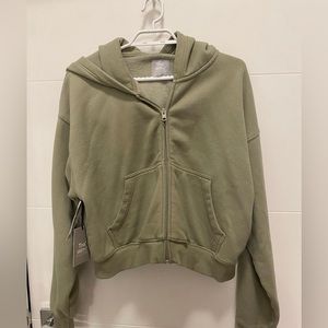 Aritzia cozy af cropped zip up